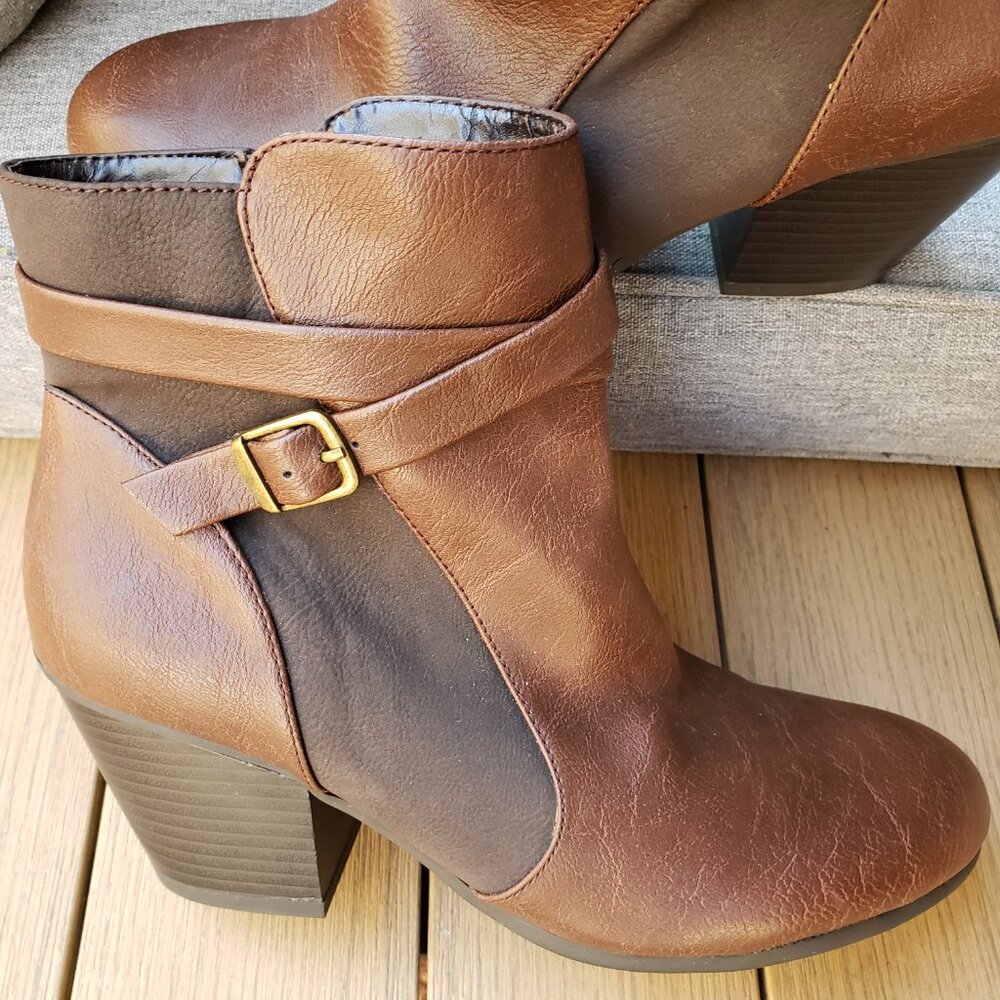 BNWoT AEROSOLES INVITATION rustic earthy brown (9) heel boots - Picture 1 of 8